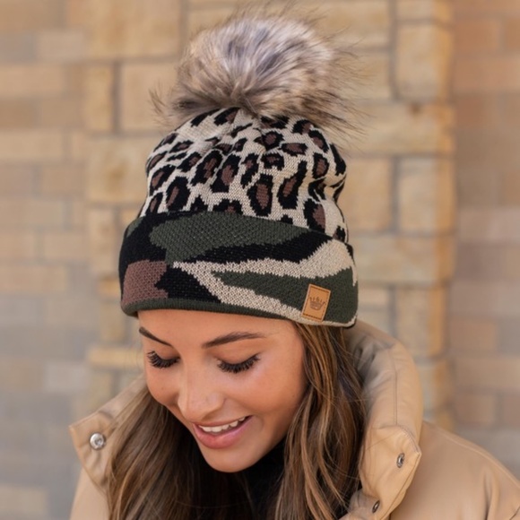 Leopard & Camo Fleece Lined Faux Fur Pom Beanie - Picture 3 of 4